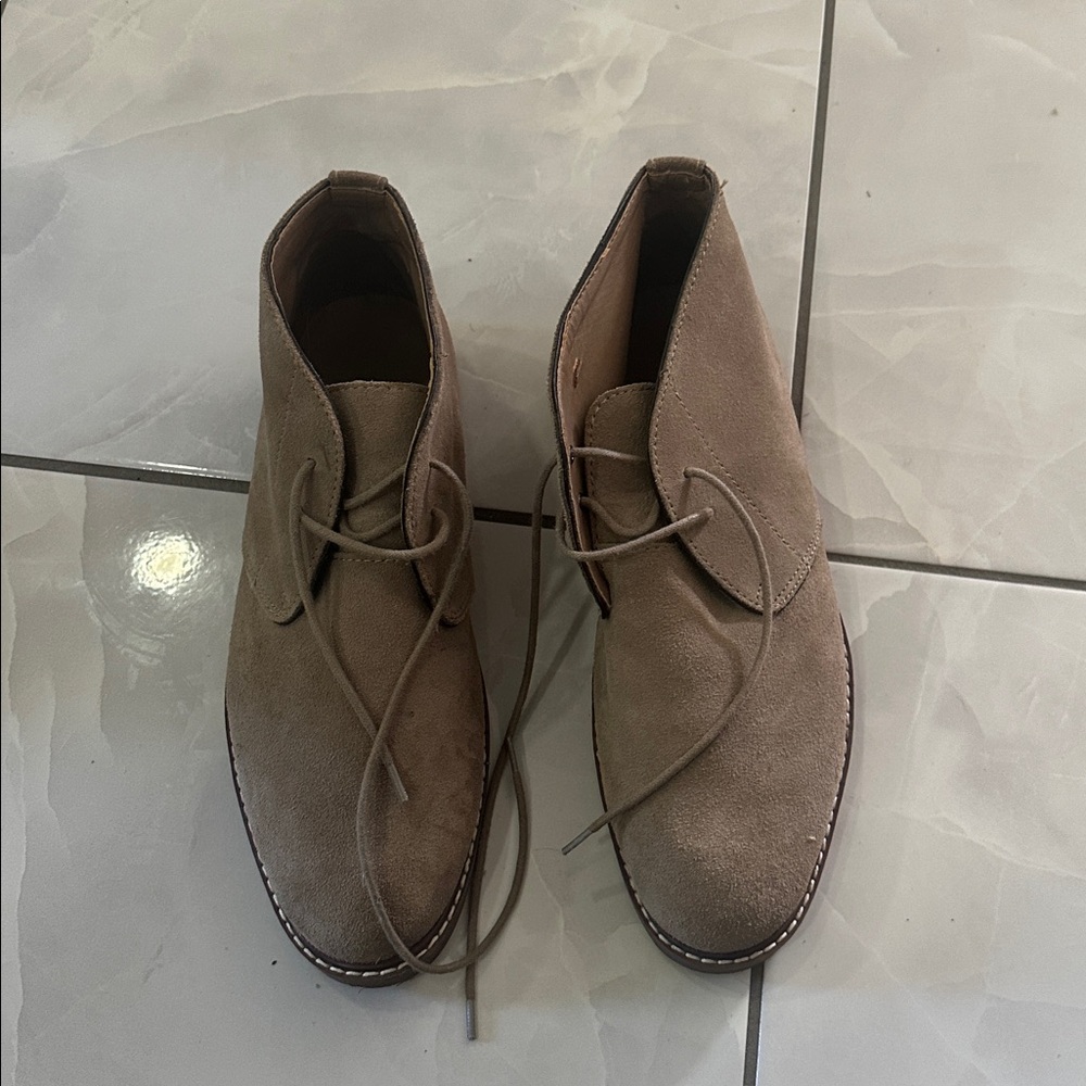 Banana Republic desert chukka boots